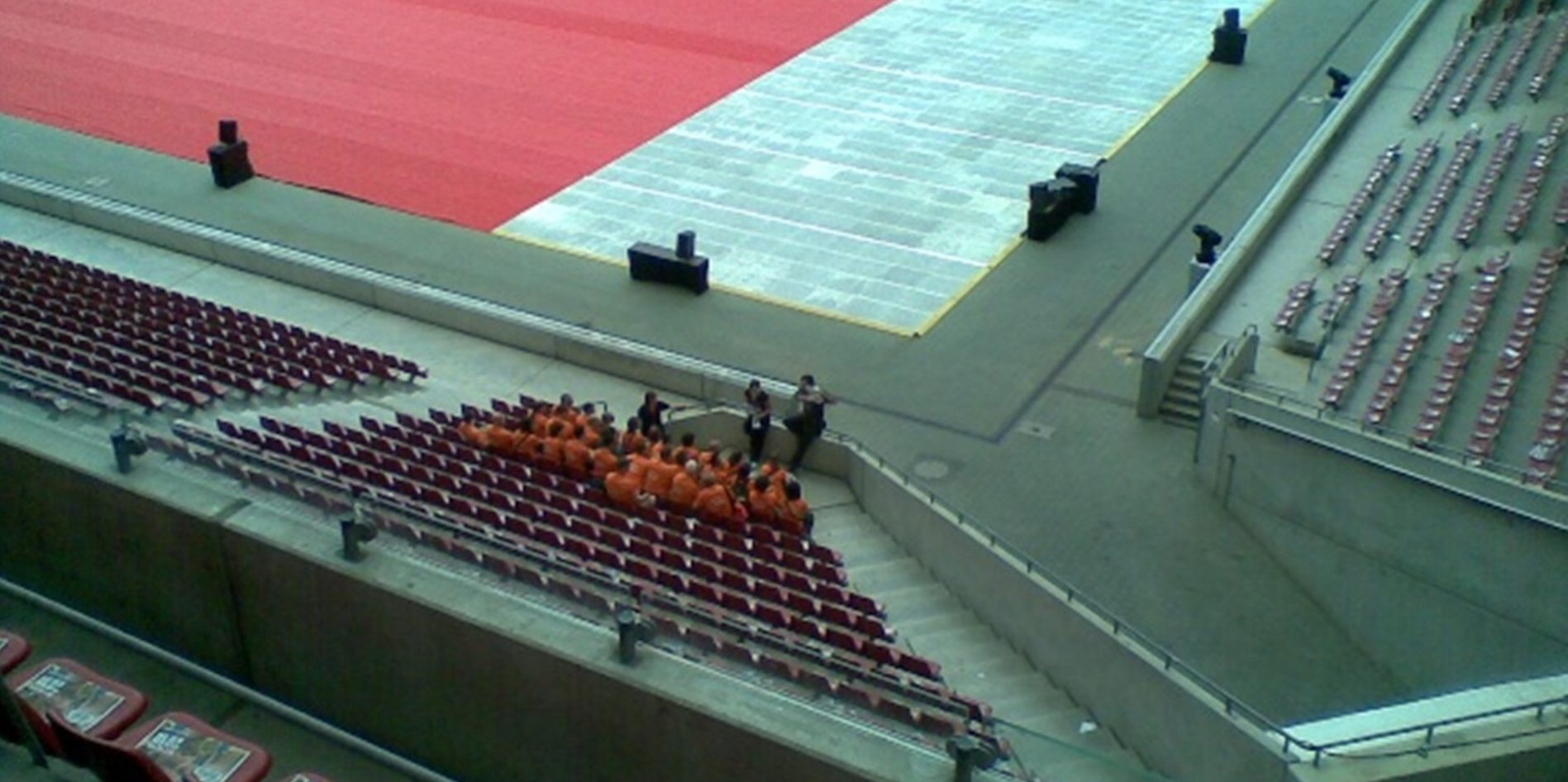 BVolunteers im Müngersdorfer Stadion in Köln,  bei einer Besprechung anlässlich der Gay Games